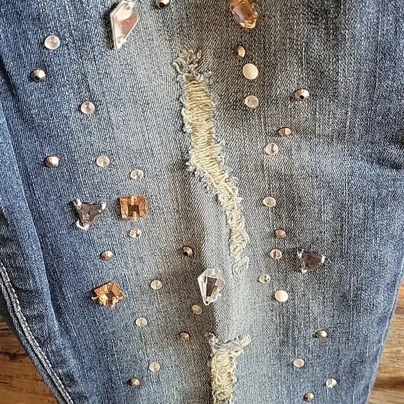 Seven7 Embellished/Distressed Denim Jeans, 5 Pocket, Skinny Ankle Size 8 - Picture 4 of 13